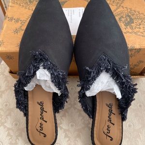 Free People New Port Fringed Flats SZ 39 NIB